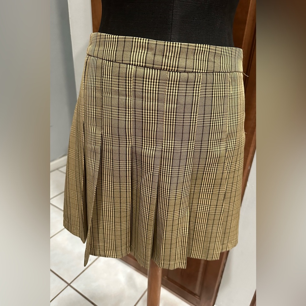 Pleated skirt
